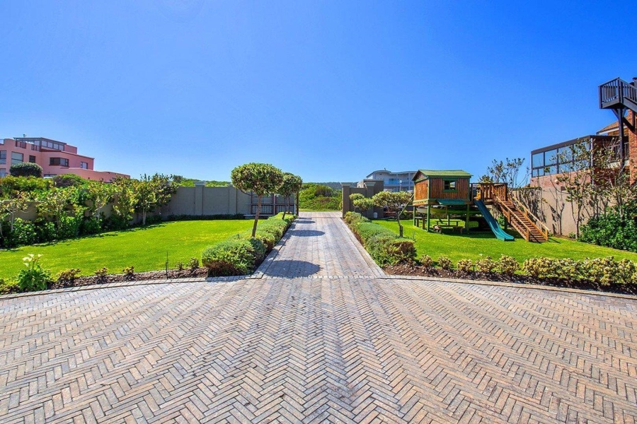 6 Bedroom Property for Sale in Myoli Beach Western Cape